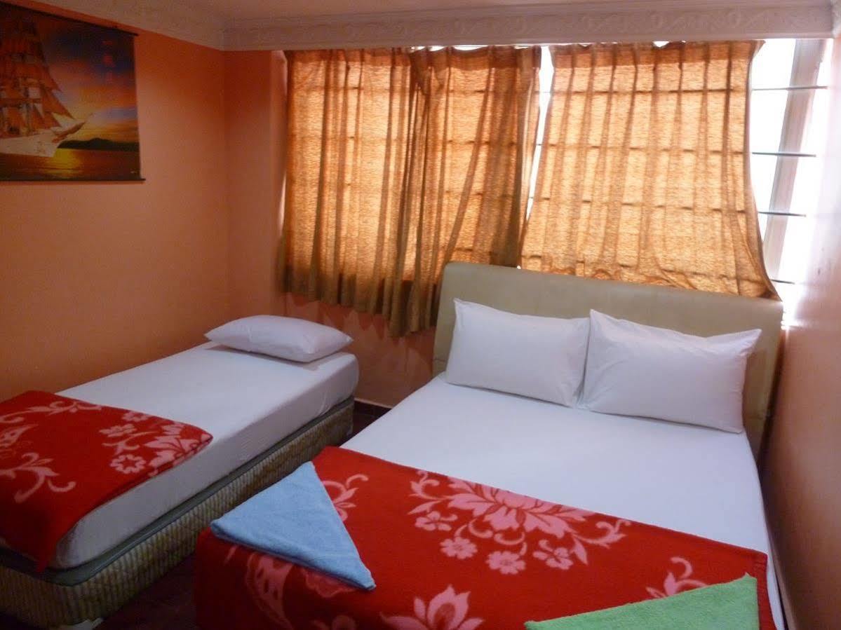 New Wave Hotel Sdn Bhd - Medan Batu-grotten Buitenkant foto